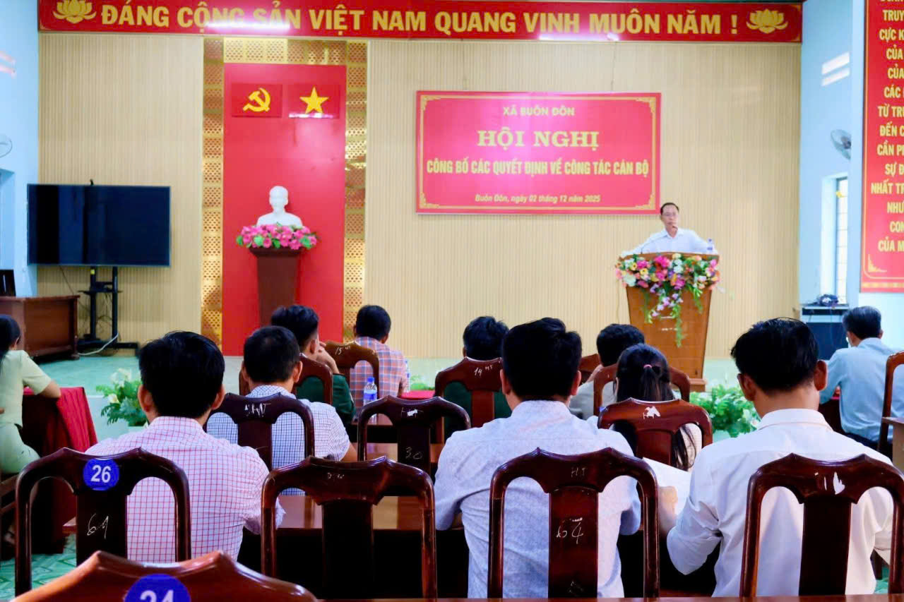 XÃ BUÔN ĐÔN CÔNG BỐ CÁC QUYẾT ĐỊNH VỀ CÔNG TÁC CÁN BỘ.
